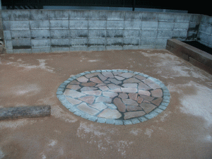 ウッドデッキ・真砂土・枕木花壇3