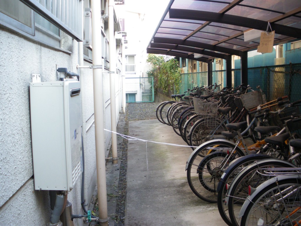 新宿区集合住宅・除草作業後